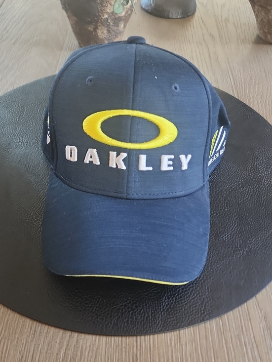 Oakley Other - Oakley Black Cap with Yellow Logo